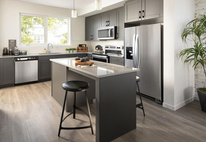 Mahogany Lakeside Living - Kitchen